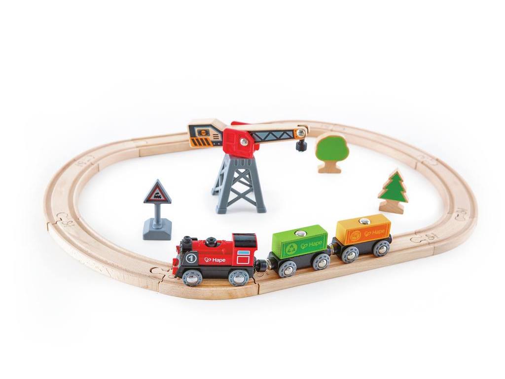 PISTA CON LOCOMOTIVA A BATTERIA E GRU HAPE E3731